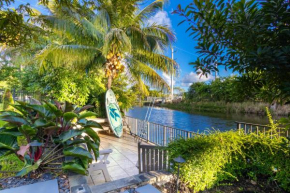 Canal Waterfront 4BR Villa Jacuzzi, Fishing , Grill